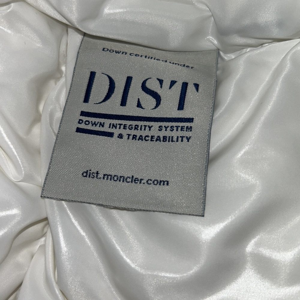 ❌ SOLD 😍MONCLER HAINE ZIG ZAG DOWN JACKET
WHITE & BLACK - Picture 15 of 15